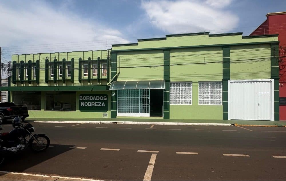 Fachada da Bordados Nobreza vista da rua