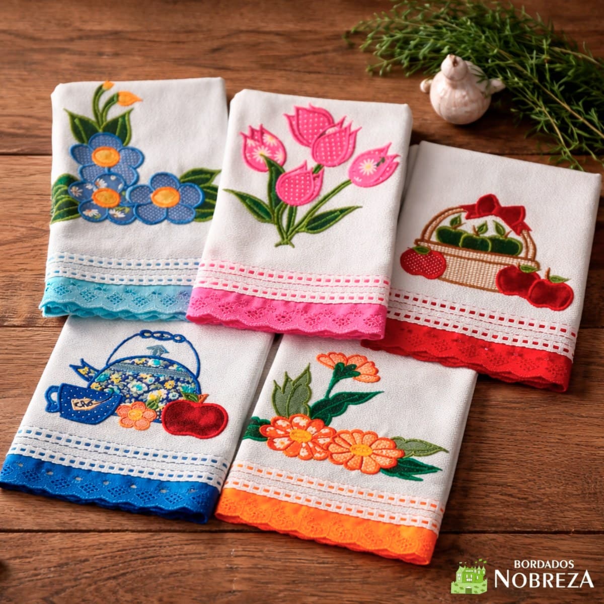 Kit com 5 Guardanapos Bordados